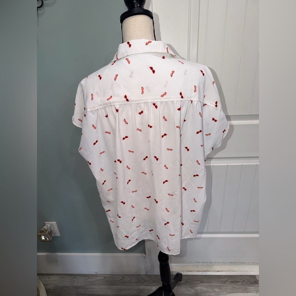 Sabrina Lauren Button front tie waist sunglass printed top size small - Picture 5 of 6